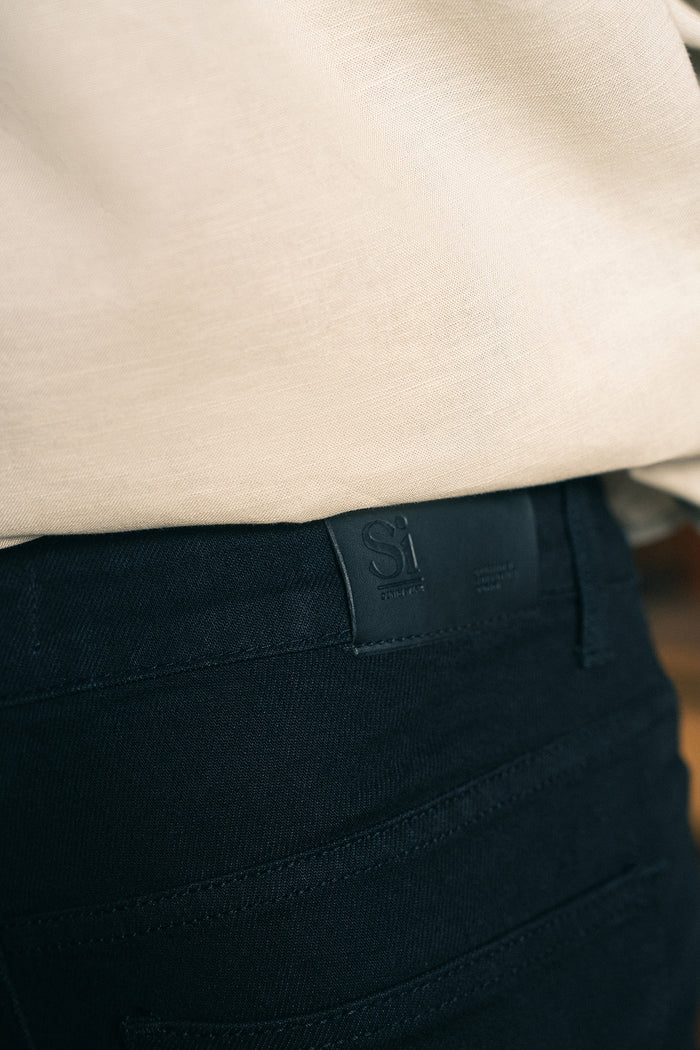 STRAIGHT FIT JEANS
