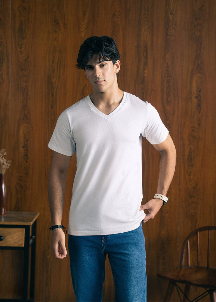 BASIC V-NECK TEE