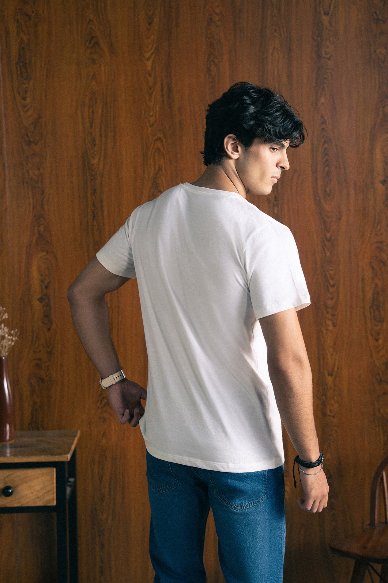 BASIC V-NECK TEE