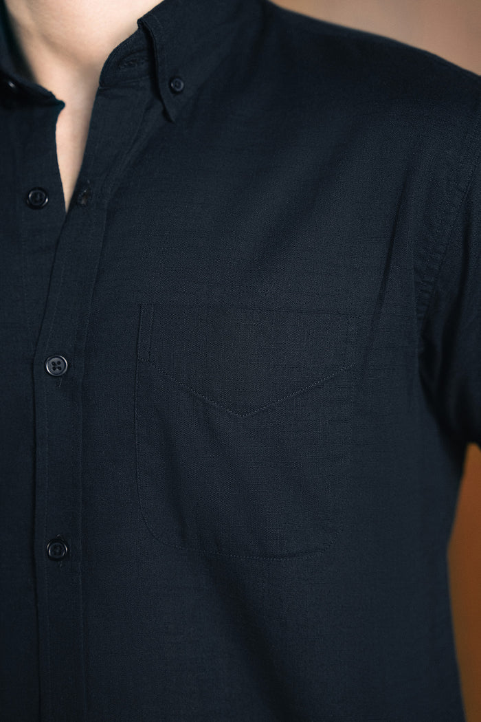 CLASSIC BUTTON-DOWN SHIRT