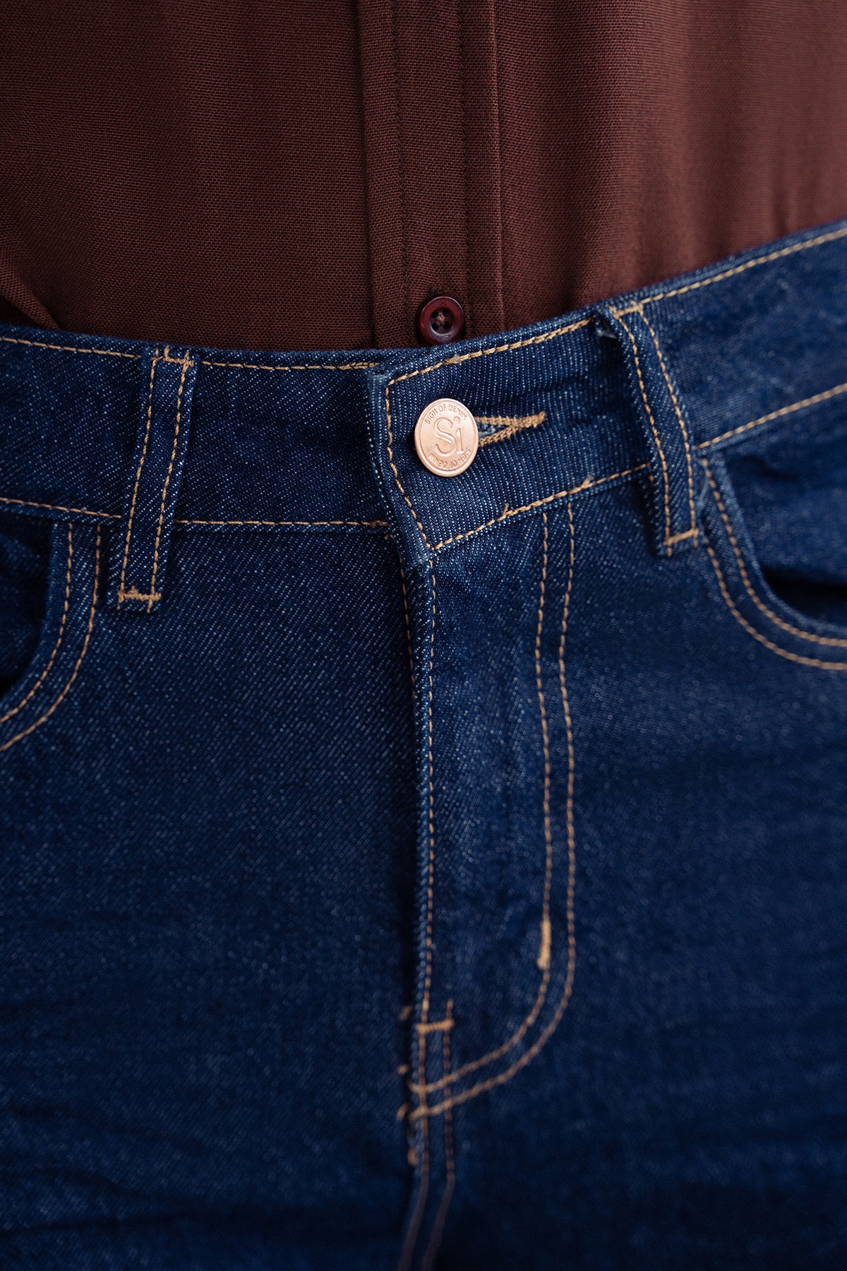 STRAIGHT FIT JEANS