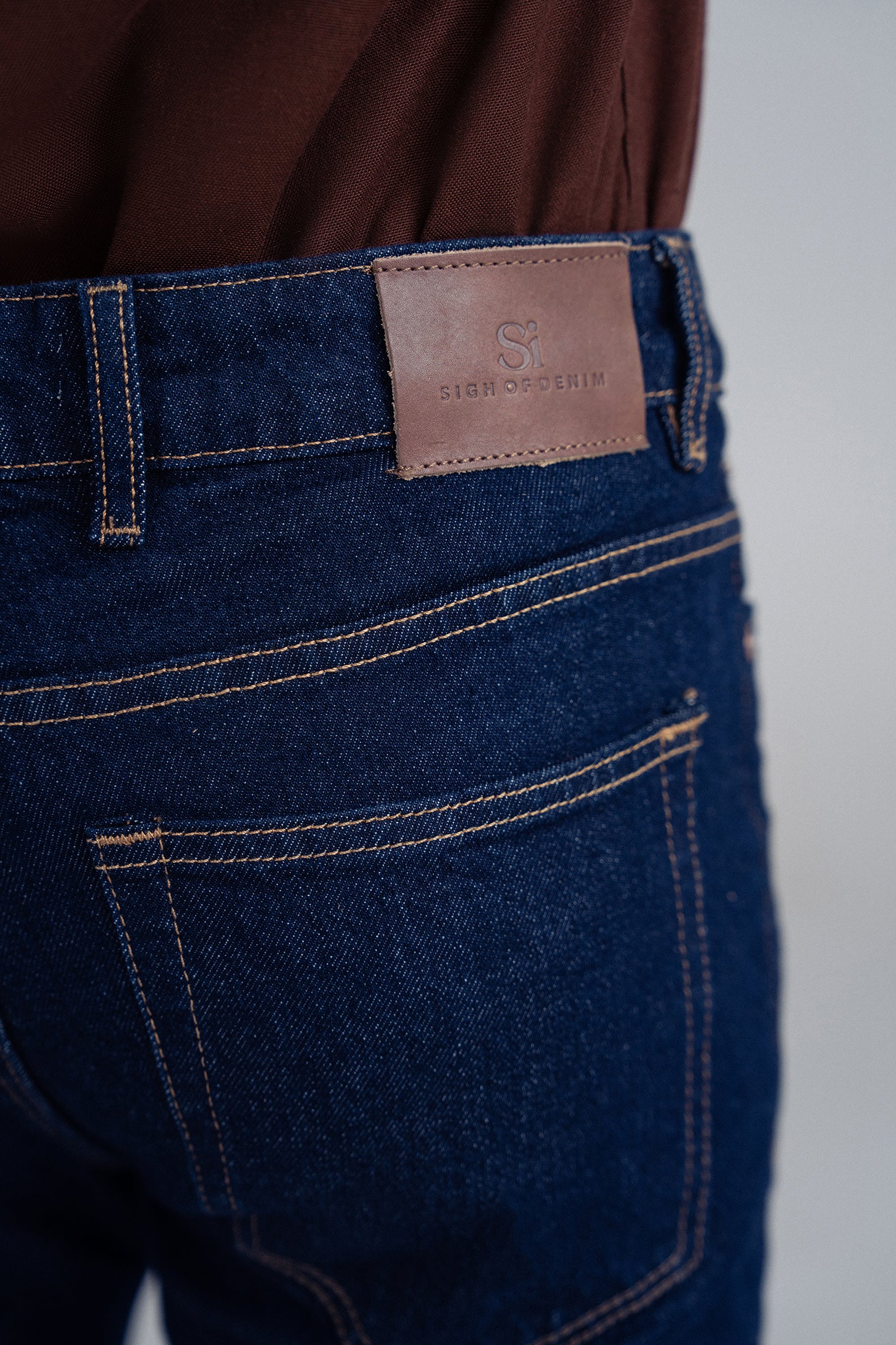 STRAIGHT FIT JEANS