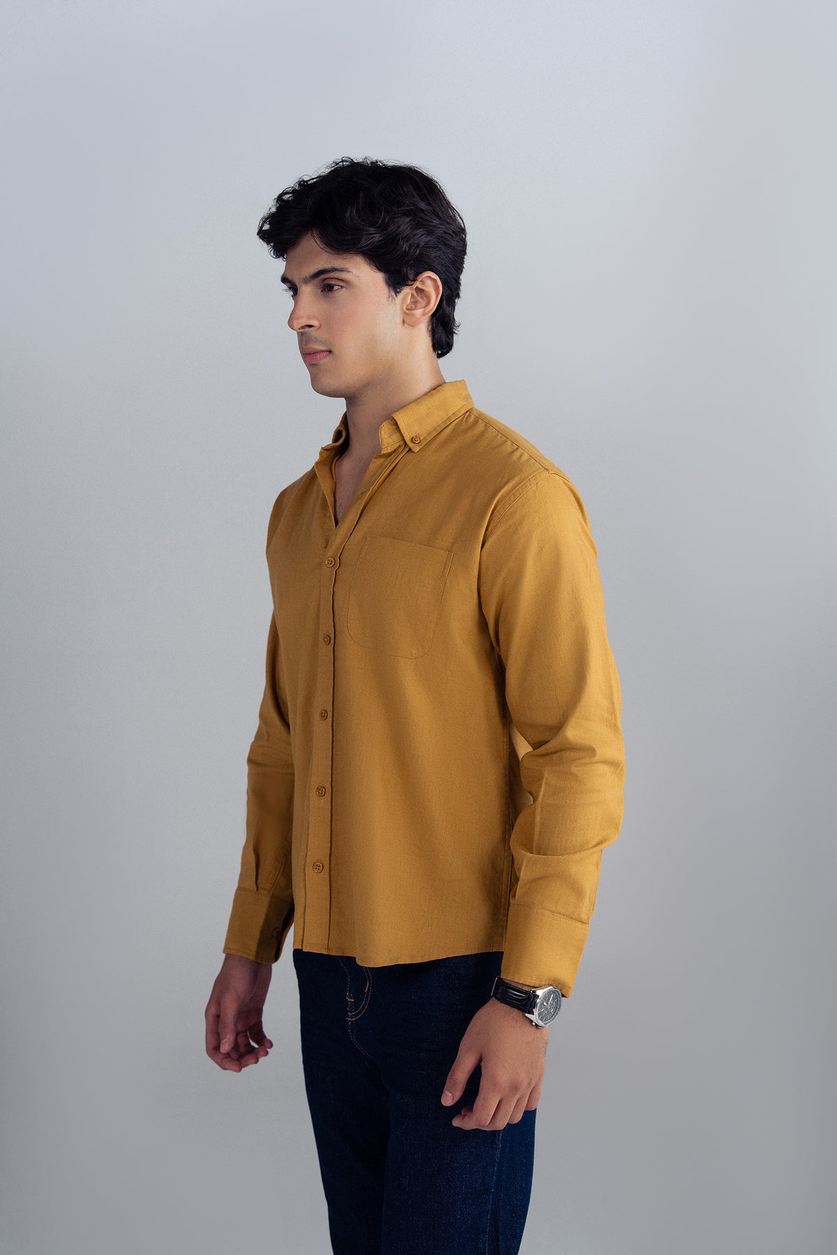 CLASSIC BUTTON-DOWN SHIRT