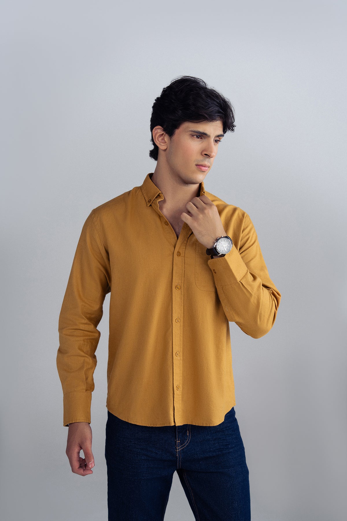 CLASSIC BUTTON-DOWN SHIRT