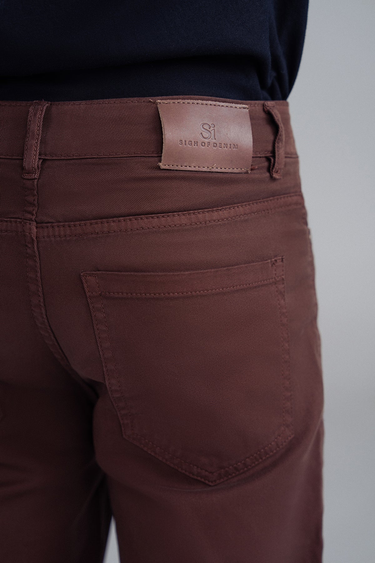 STRAIGHT FIT JEANS