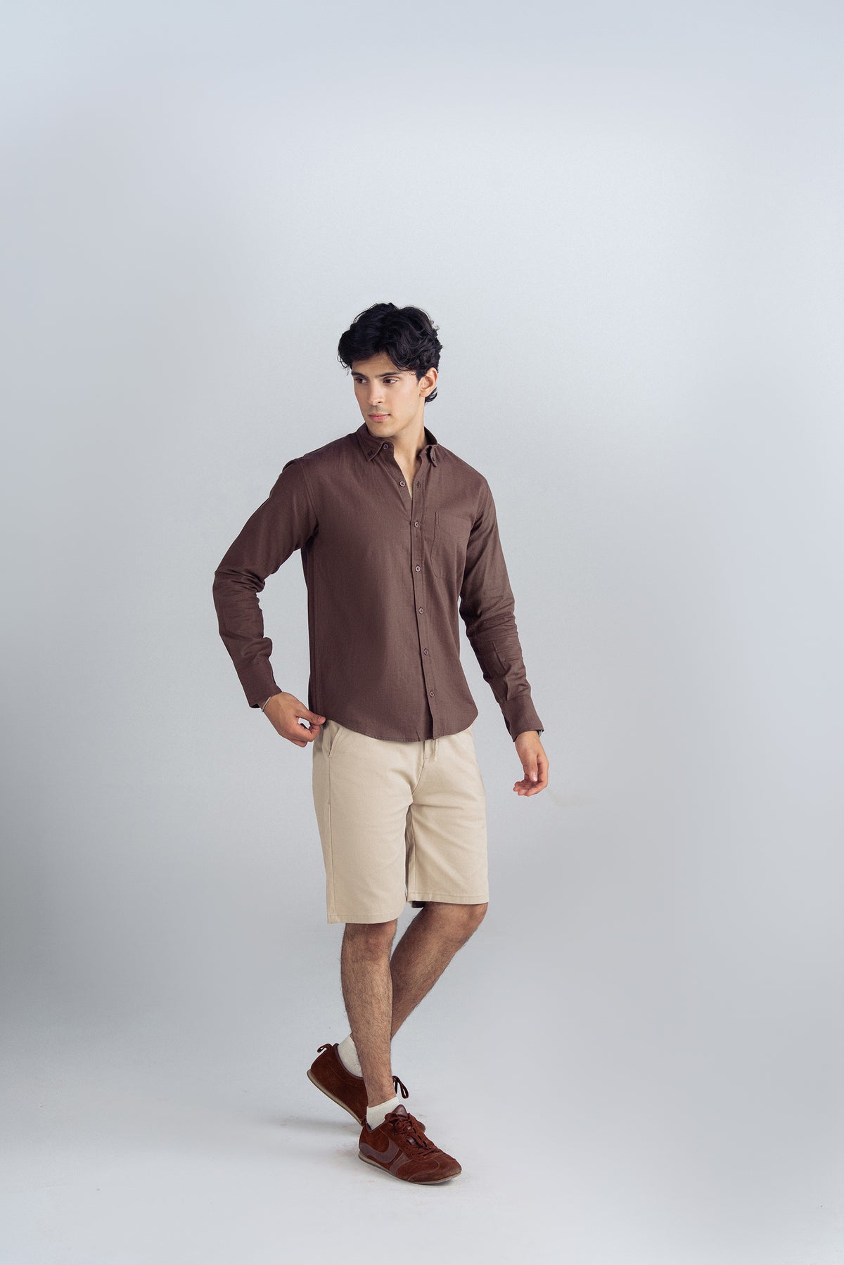 CLASSIC BUTTON-DOWN SHIRT
