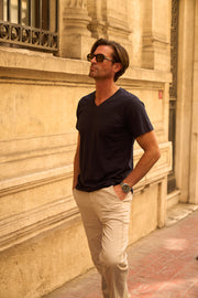 BASIC V-NECK TEE