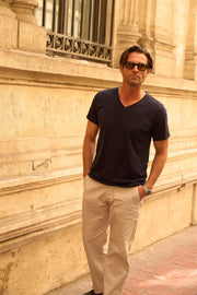 BASIC V-NECK TEE