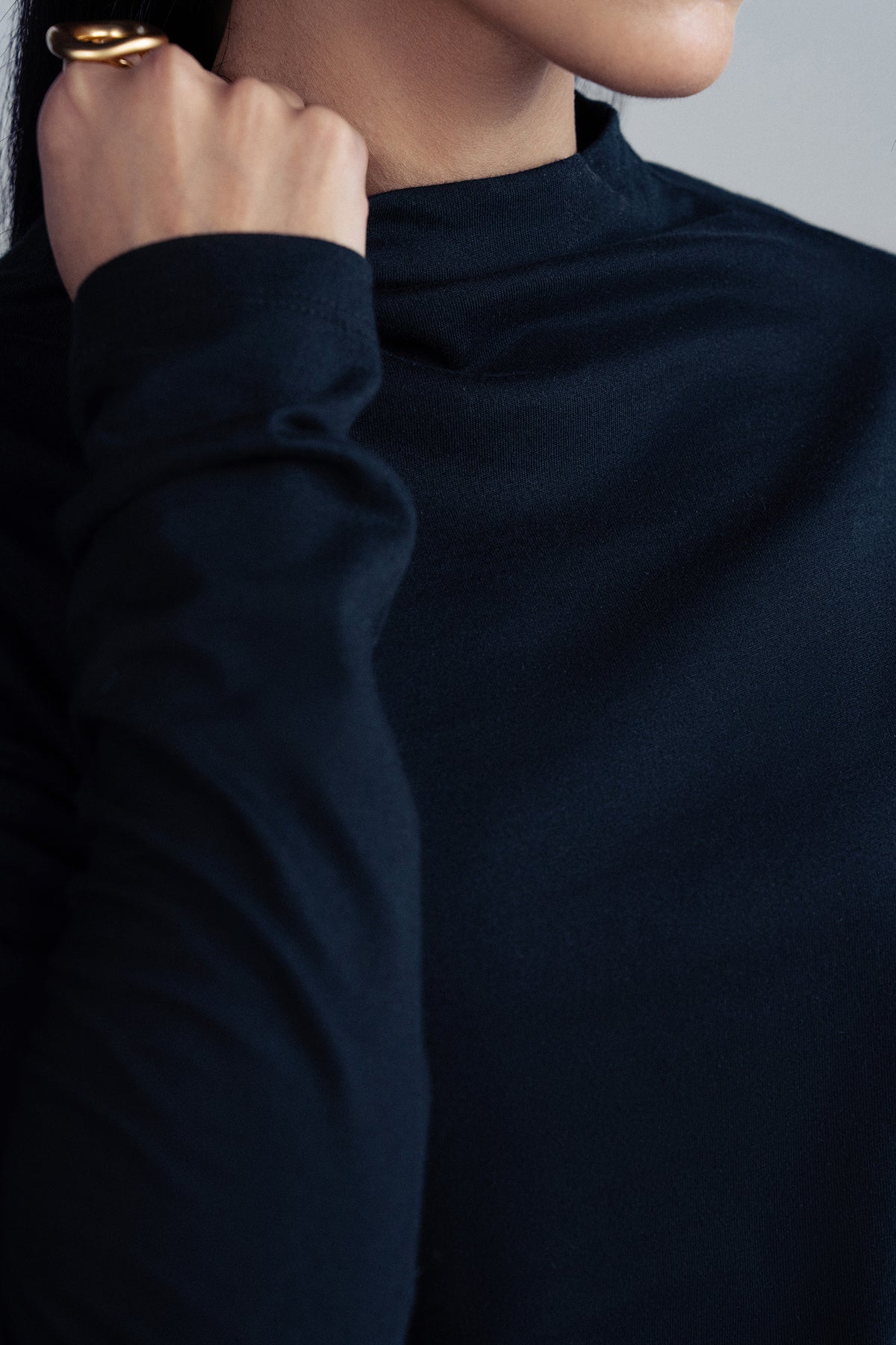 MOCK NECK TOP