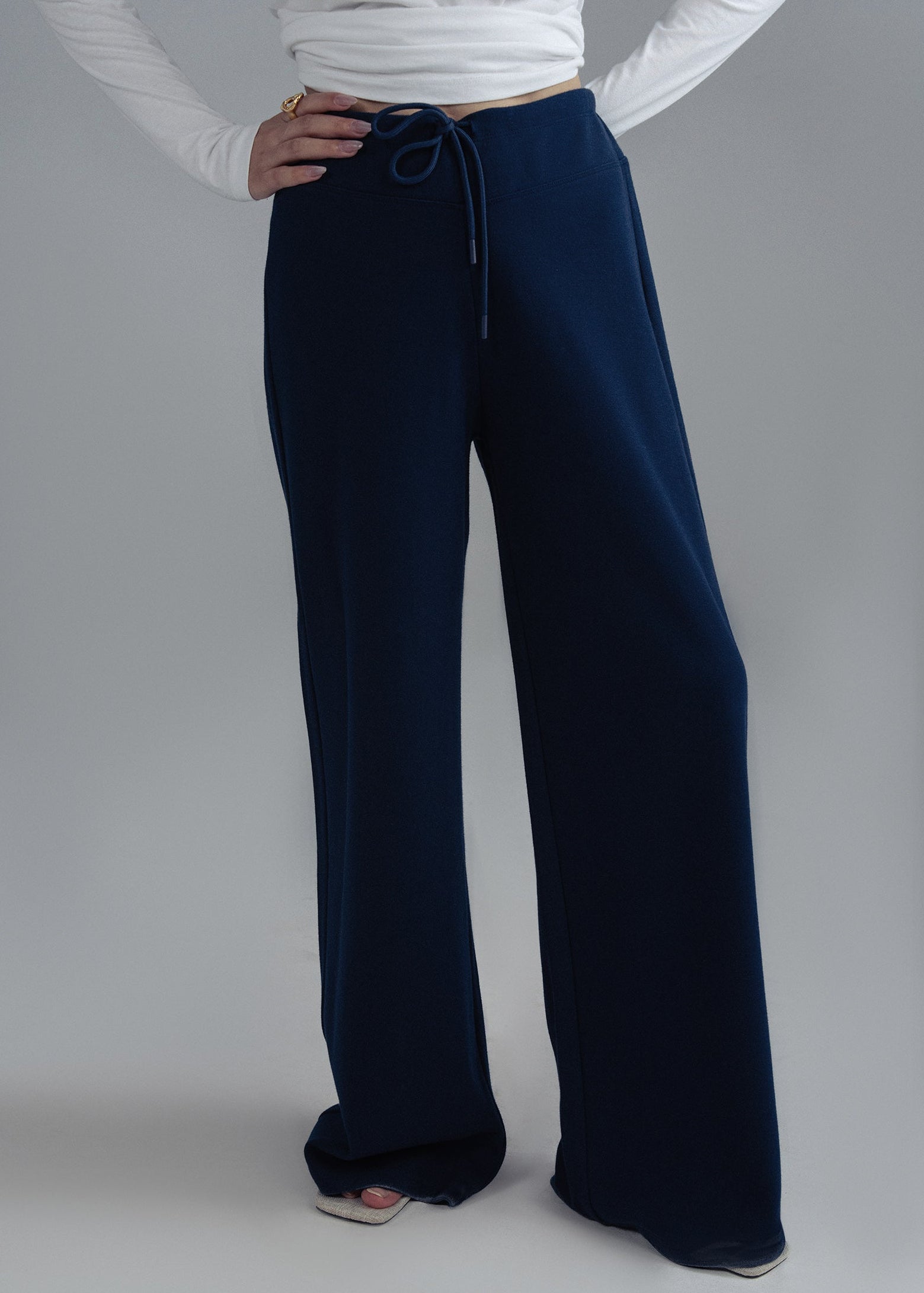 BASIC STRAIGHT KNIT TROUSER