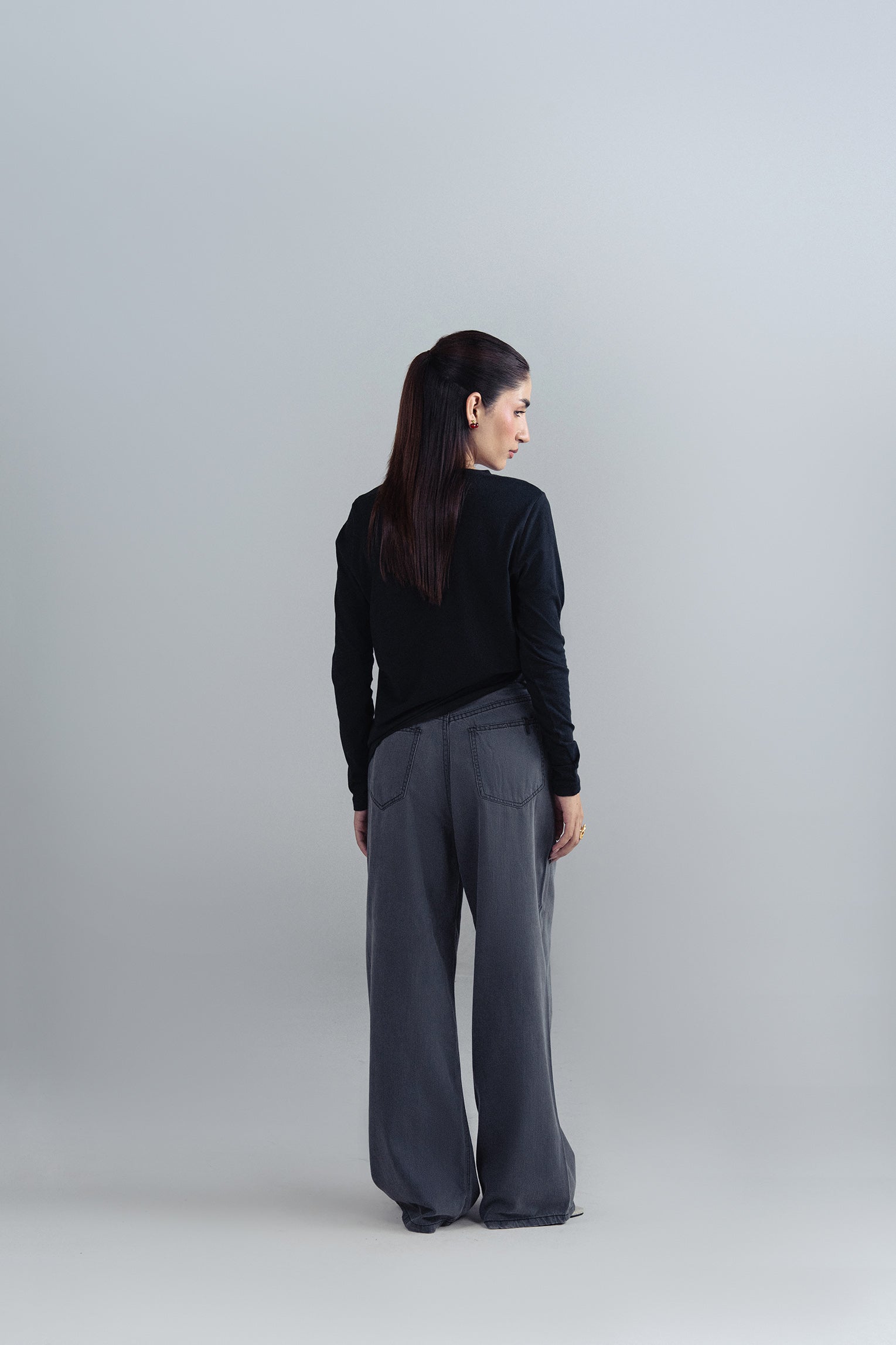 ESSENTIAL CREW NECK TOP
