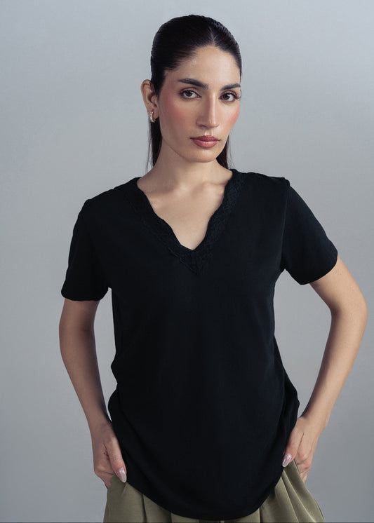 LACE V-NECK TEE