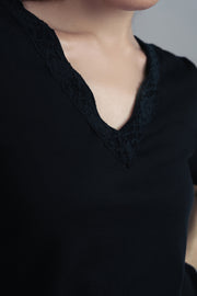 LACE V-NECK TEE