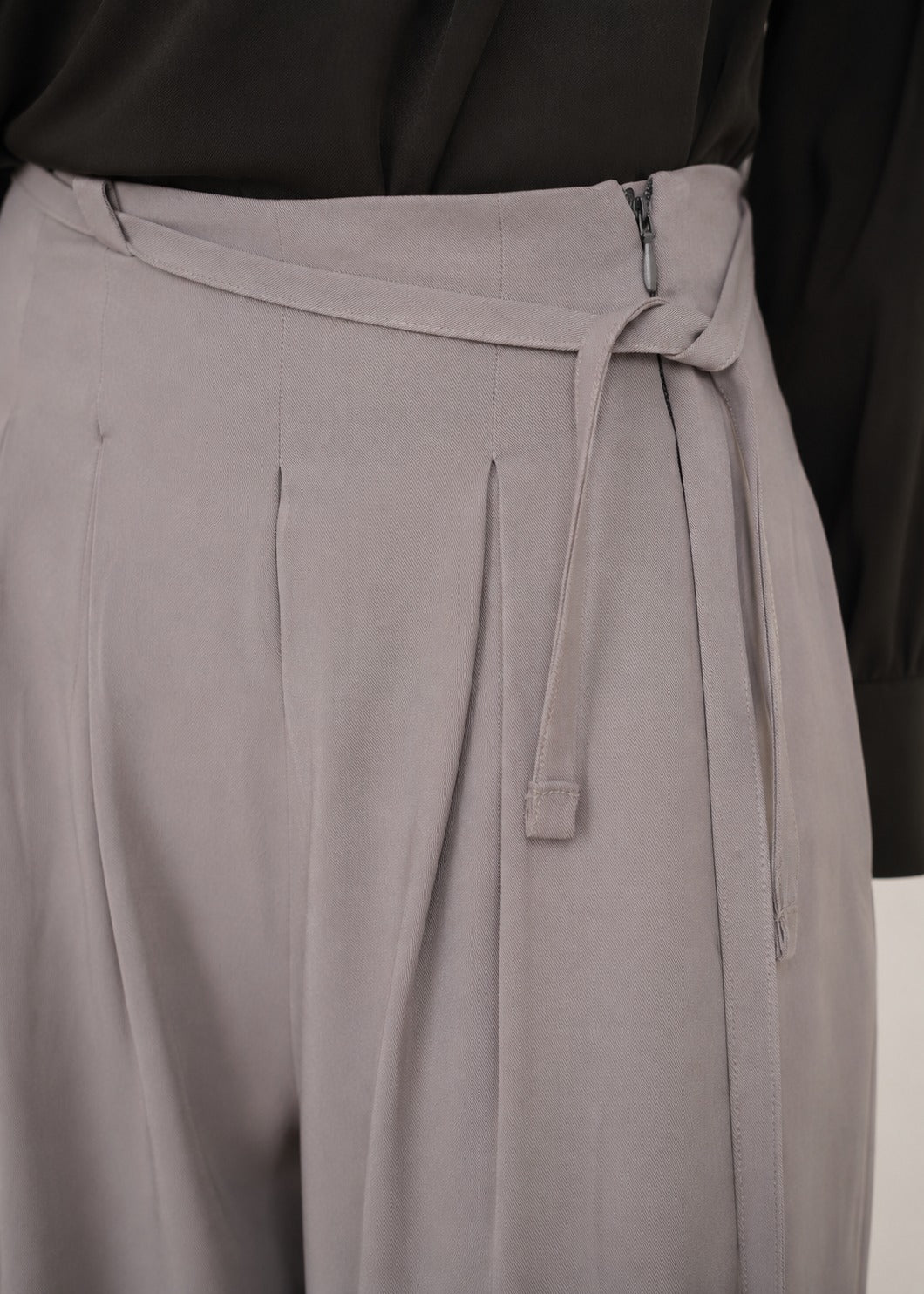Viscose Twill Pleated Trouser